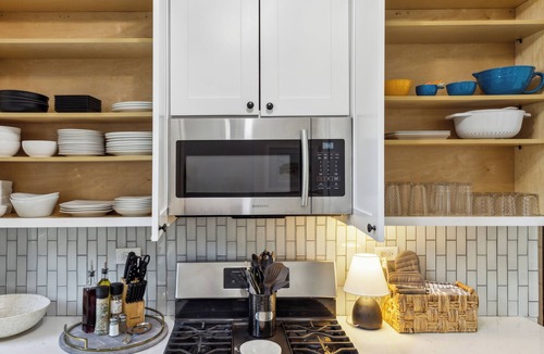 Wrightwood Neighbors Apartment | As Seen on TV: Safest Area Lincoln Park Duplex