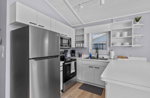 Atlantic Beach Cottage | Atlantic Breeze North - Renovated & Cozy - Walk To Beach