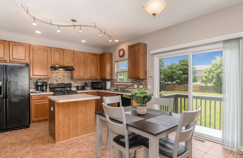 Fox Valley House | Aurora Rental - Shiloh
