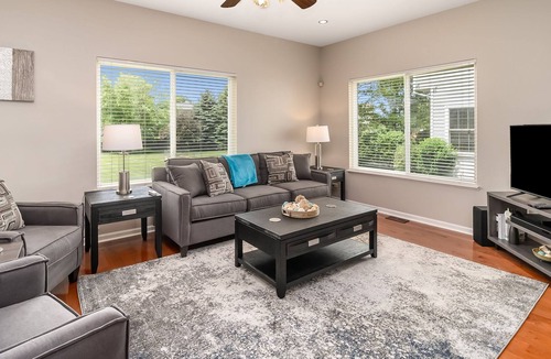 Fox Valley House | Aurora Rental - Shiloh