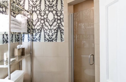 Historic District Hotel | Authentic 18th Century Hotel Near US Naval Academy - Walking Distance