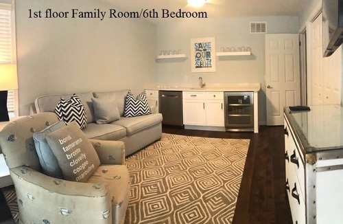 Avalon House | Avalon-style upside down home located just two houses from Avalon Avenue