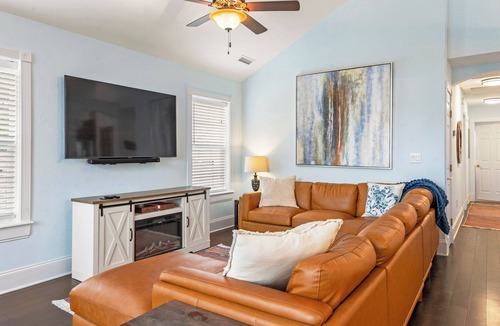 Colington House | Avalon Tides: Pet-Friendly | Hot Tub | Tiki Bar