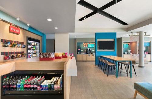 Des Plaines Hotel | avid hotels - Chicago O Hare - Des Plaines