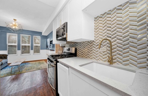 Avondale Apartment | Avondale Gem: 2BR w/Free Parking, Train Access & 2 Offices, Near Logan Sq