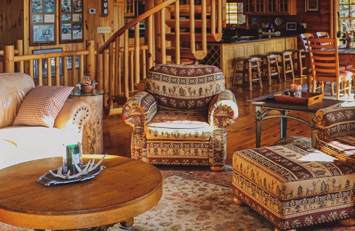 Galena Cabin | Award-winning custom log cabin. 2 min away from Chestnut Mountain ski resort