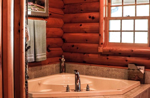 Galena Cabin | Award-winning custom log cabin. 2 min away from Chestnut Mountain ski resort