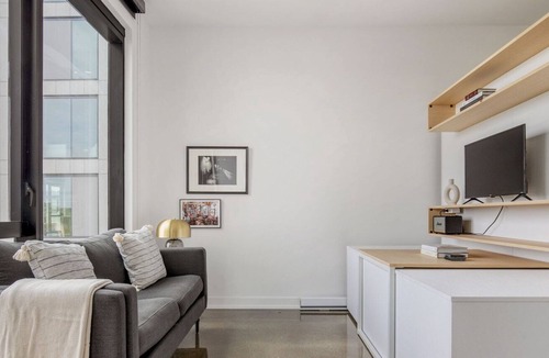 University Village / Little Italy Apartment | Awesome Pilsen Studio w/Rooftop, Dog Run & Gym, nr L, by Blueground