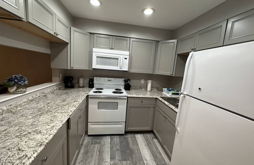 Baltimore Condo | B-more 4 Less!! 2Br Peaceful & Pet Friendly Condo Near Everything!