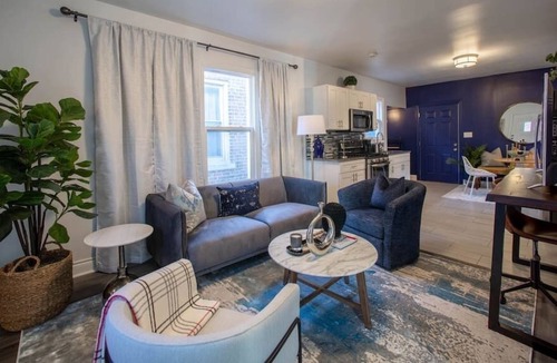 Melrose Park House | Baby Blu 6-Bed | Sleeps 14 | 15 min Chicago/O'hare