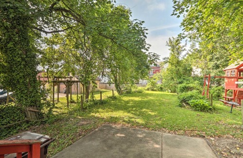 Lansdowne House | Backyard Patio! Philly Stay Near Lincoln Financial