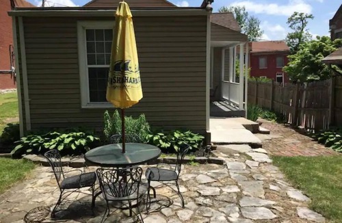 Alton House | Backyard Seclusion Cottage