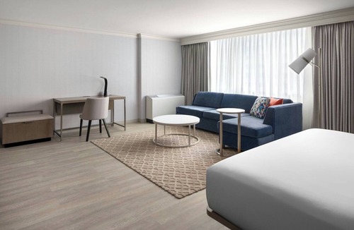 Downtown West Hotel | Baltimore Marriott Inner Harbor at Camden Yards