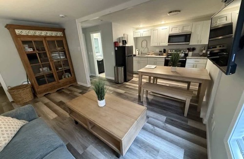 Hampton Apartment | Barnacle Bay - Perfect Location Near The Beach