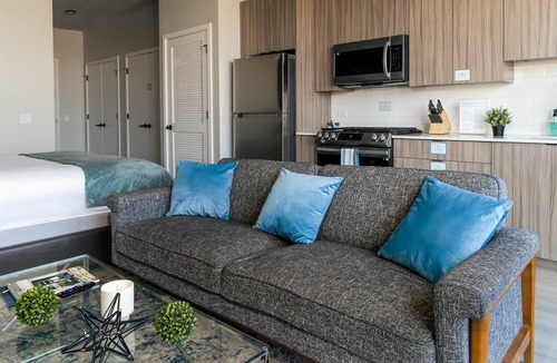 Uptown House | Barsala l Modern studio, fitness center & kitchen