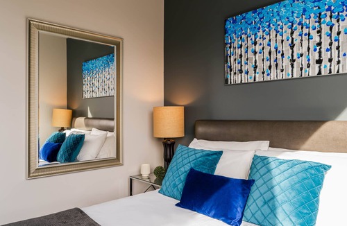 Uptown House | Barsala l Spacious, bright 1BD w/ Fitness Center