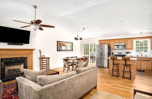 Basye Cabin | Basye Bungalow | Spacious 4BR/3BA cabin with hot tub, fire pit, deck