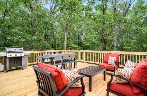 Basye Cabin | Basye Bungalow | Spacious 4BR/3BA cabin with hot tub, fire pit, deck