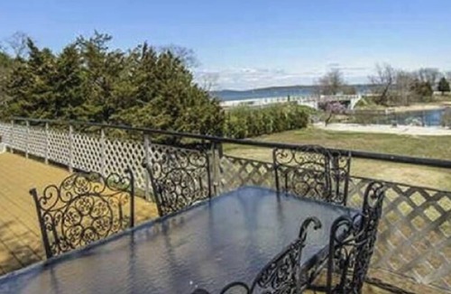 Southold House | Bayfront Vacation Home in Southold, 5 Bedrooms