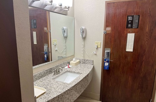 Champaign Hotel | Baymont by Wyndham Champaign