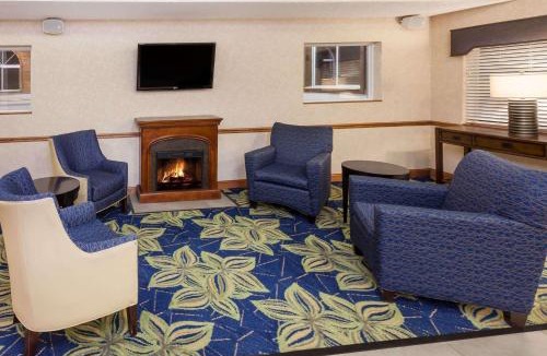 Galesburg Hotel | Baymont by Wyndham Galesburg
