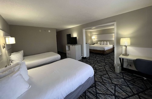 Orange Prairie Hotel | Baymont by Wyndham Peoria