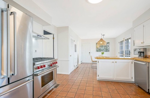 Cutchogue House | Beach-front house with amazing LI Sound views & stairs to beach