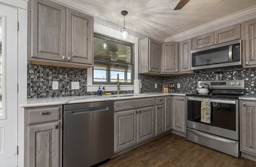 Wolf Creek House | Beach Lakefront, Easy Water Access Kayaks