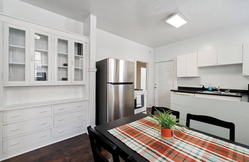 Rogers Park Apartment | Beach Side in the City - Chicago