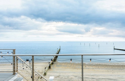 Saybrook Manor House | Beachfront 4-bedroom house with AC in Old Saybrook.