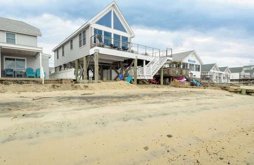 Saybrook Manor House | Beachfront 4-bedroom house with AC in Old Saybrook.