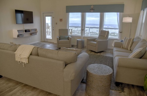 Freeport House | Beachfront! 4bdr(3 kings)/3 bath/sleeps 17