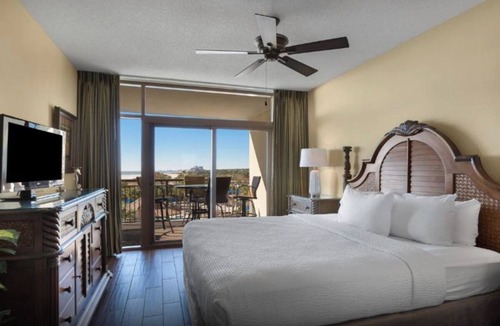 Windy Hill Hotel | Beachfront Condo | Pools & Swim-Up Bar | Near Golf & Shops