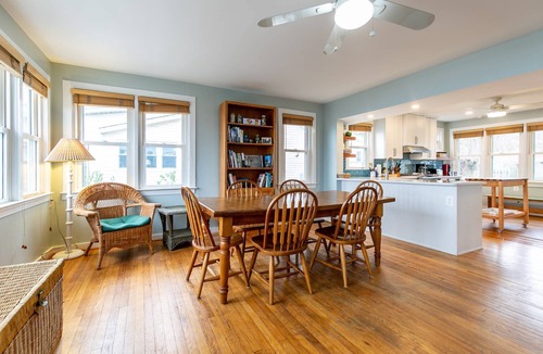 Annapolis Cottage | Beachfront Home Minutes to Downtown Annapolis w Parking & Dog-Friendly