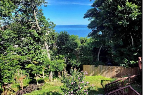 East Shoreham House | BEACHFRONT MANSION PRIVATE PATH TO PRIVATE BEACH