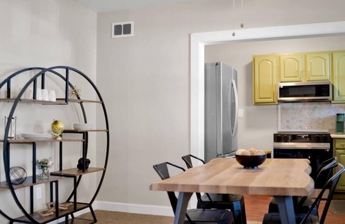 Belleville Apartment | Beautiful 2-bedroom house with AC and fast WiFi in Belleville