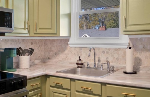 Belleville Apartment | Beautiful 2-bedroom house with AC and fast WiFi in Belleville