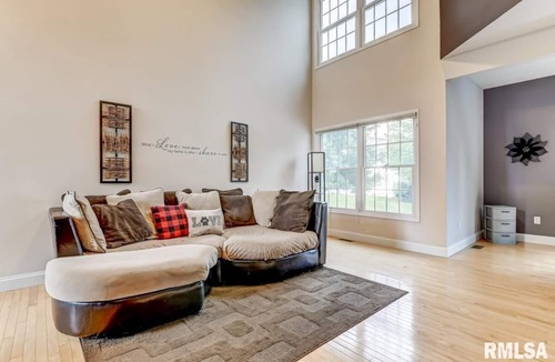 Springfield Condo | Beautiful 2 Bedroom, 2 Bath with Office Space on Springfield's west end