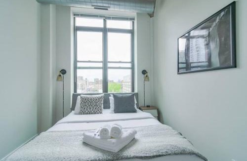 Near South Side Apartment | Beautiful 2BR with Smart TV, Gym Access & Parking Close to McCormick Place, Museums & Lake Michigan