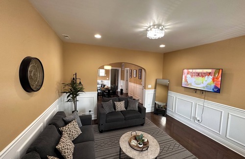 Gresham Apartment | Beautiful 2nd Floor Apartment