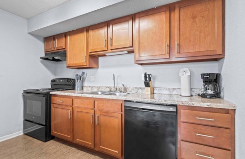 Springfield Apartment | Beautiful and Cozy Apartment in Springfield- 2 Bedroom