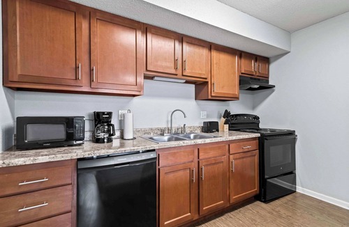 Jerome Apartment | Beautiful and Cozy Apartment in Springfield- 2 Bedroom