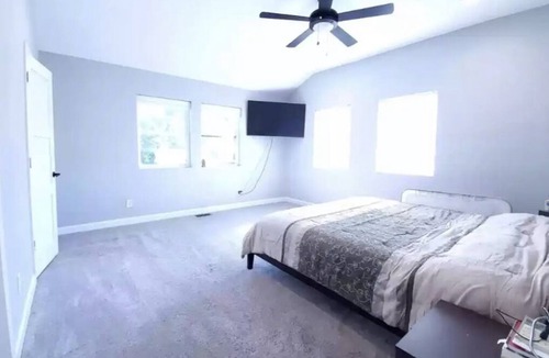 Fox Valley House | Beautiful and Spacious Home in Aurora