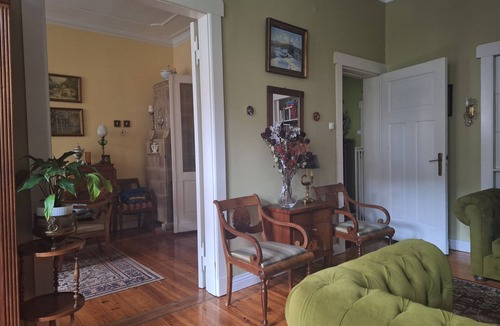 Elk Grove Village Apartment | Beautiful apartment in peaceful Elk Grove