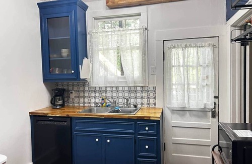 Downtown Jackson Apartment | Beautiful Belhaven apt close to it all 1 king bed/1bath