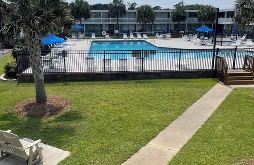 Atlantic Beach Apartment | Beautiful Bogue Shores 1st Floor Studio with Beach & Sound Access
