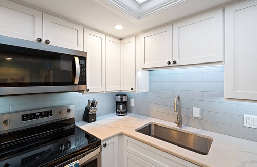 Stuart Condo | Beautiful bright, updated 2 bedroom, 2 bath oceanfront condo spectacular views!