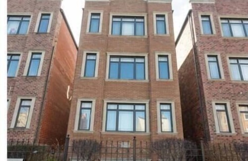 Grand Boulevard House | Beautiful Bronzeville Duplex!