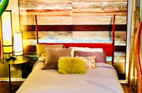 Bucktown Condo | Beautiful & Chic Loft on the River! Excellent location & has everything you need