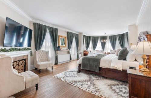 Geneva Apartment | Beautiful Condo - King Bed - Free Waffle Breakfast